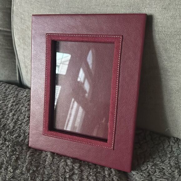 Swing Leather 8 x 10  Easel Picture Frame! - Picture 4 of 5